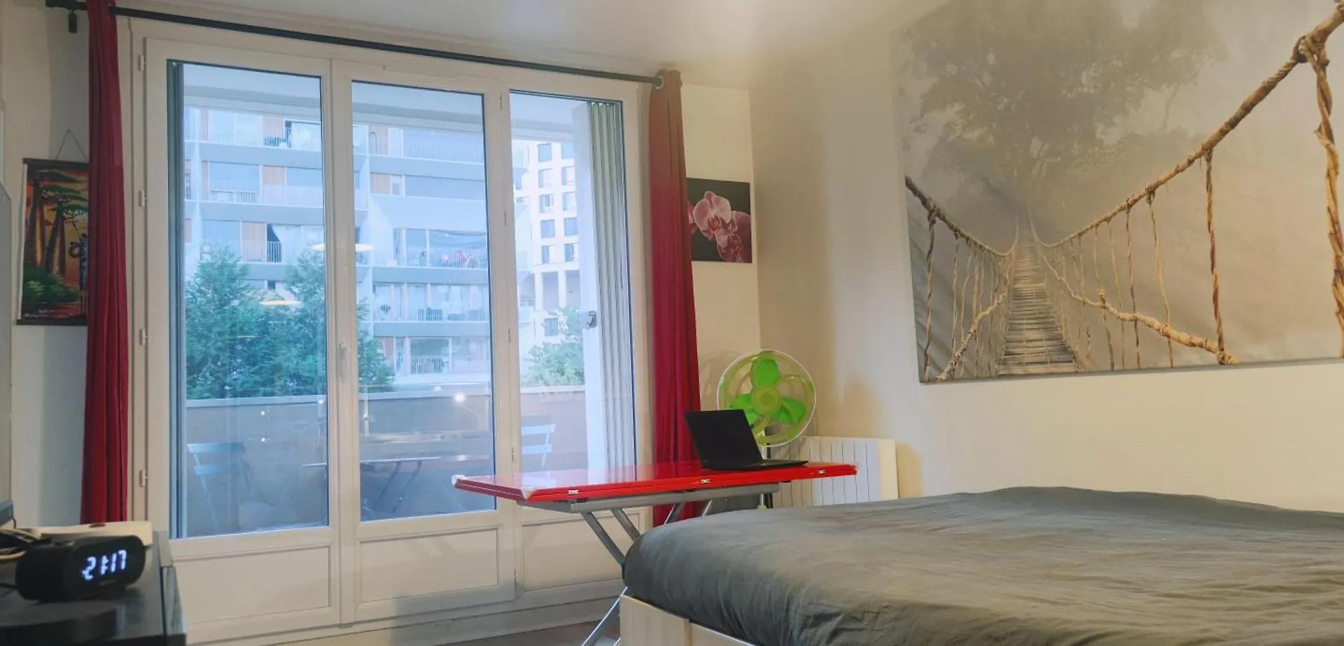 Apartment Sur Le Metro 12 Pour Montmartre