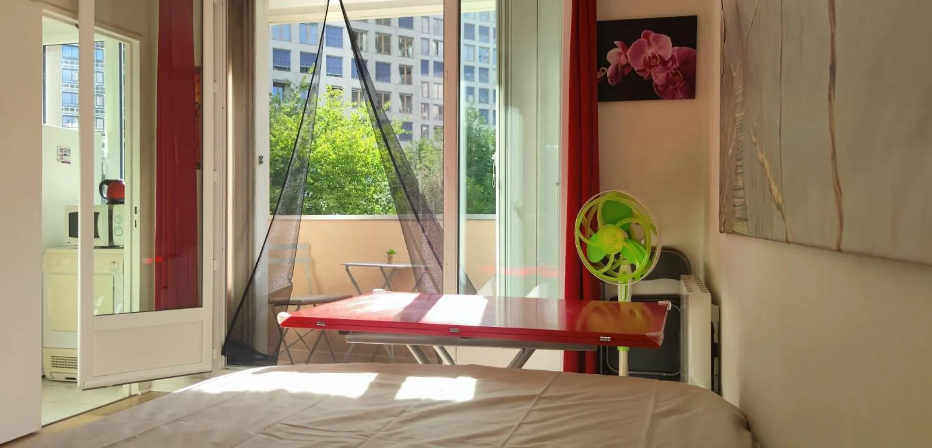 Sur Le Metro 12 Pour Montmartre Apartment *